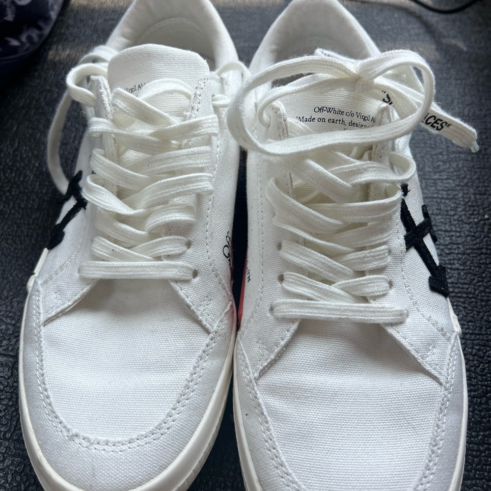 Off-White Sneaker - image 4